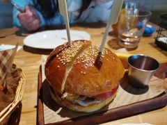 -三勾JJJ Burger&Coffee(梅溪湖店)