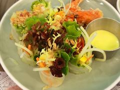 酥炸老虎虾香芒米纸卷配榴莲汁-CHINCHIN 青青·泰国料理(万象食家店)