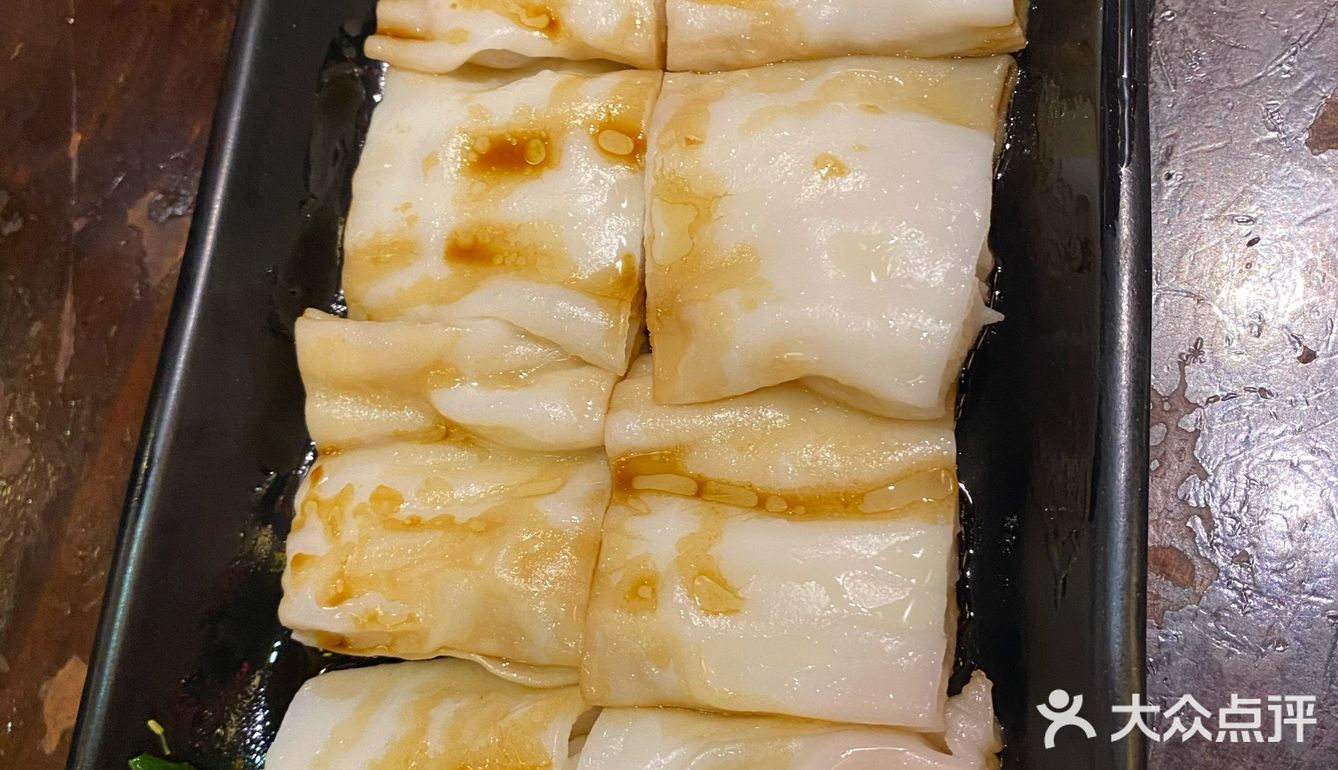 甜甜的，好吃极了。还有个什么饼，我一个没吃