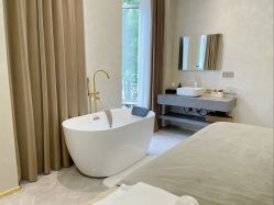 -新蝶变皮肤管理中心