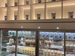 面包甜点陈列柜-白色日记·手作酸奶(麦凯乐店)