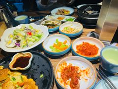 -明洞阿姨·韩式酱蟹烤肉·创意料理(三元桥店)