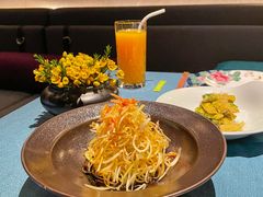 樱花虾拌芹菜-三利音·玖弄小鲜(浦东嘉里城店)