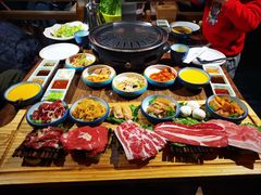 -明洞阿姨·韩式酱蟹烤肉·创意料理(三元桥店)