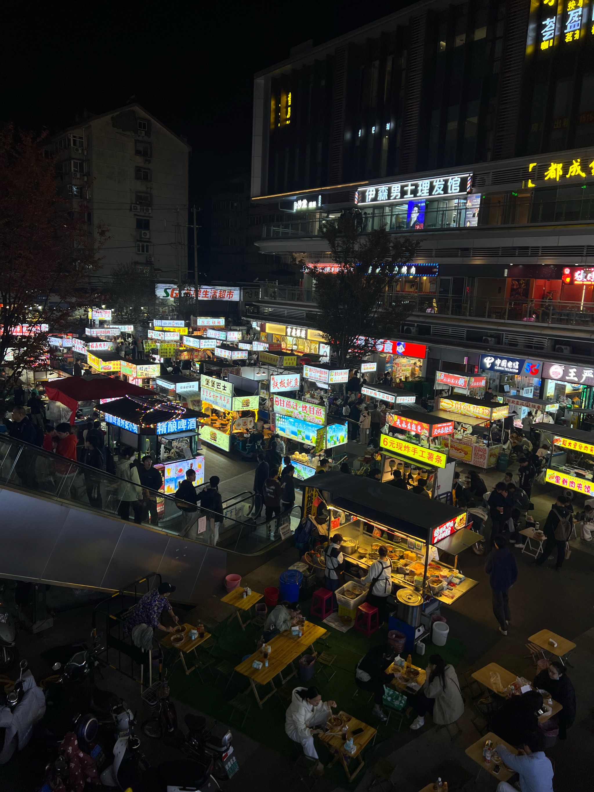 哈尔滨学院路夜市图片