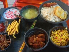 -腾冲洞山温泉村