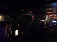 全是看演出的人-东岸Cafe 爵士俱乐部