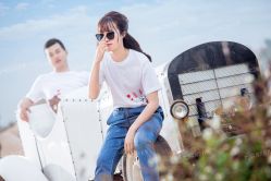 -现代经典婚纱摄影