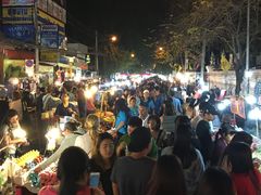 -周日夜市
