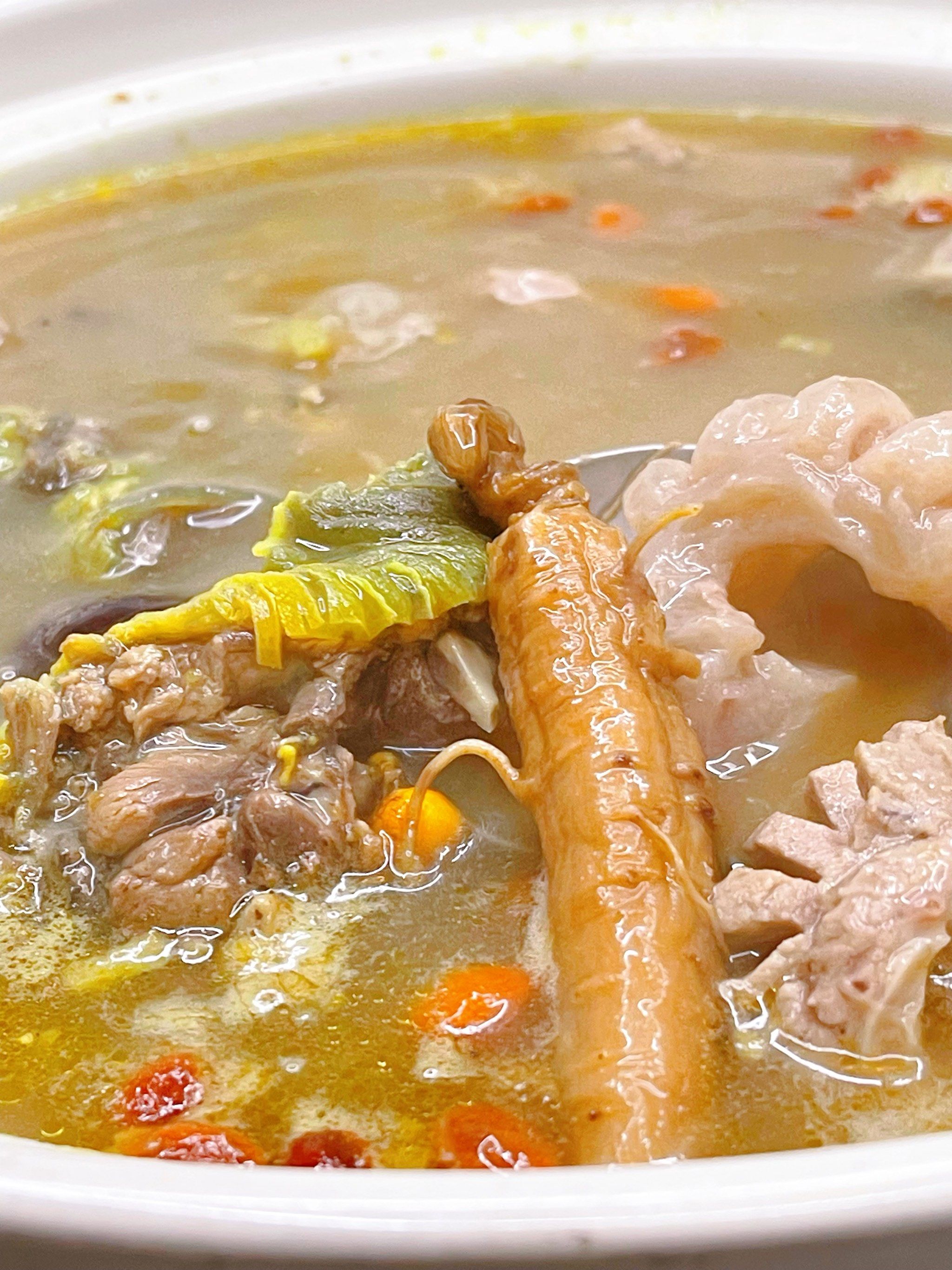 牛鞭牛宝甲鱼汤,男性雄风女性至补～老板帮又帮我加了人参枸杞等等好