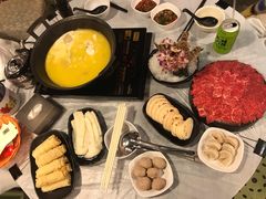 安格斯牛肉-鲜入围煮花胶鸡海鲜火锅