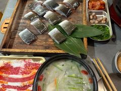 -围炉肉舍•炭烤活鳗•丹东海鲜烤肉(步行街店)