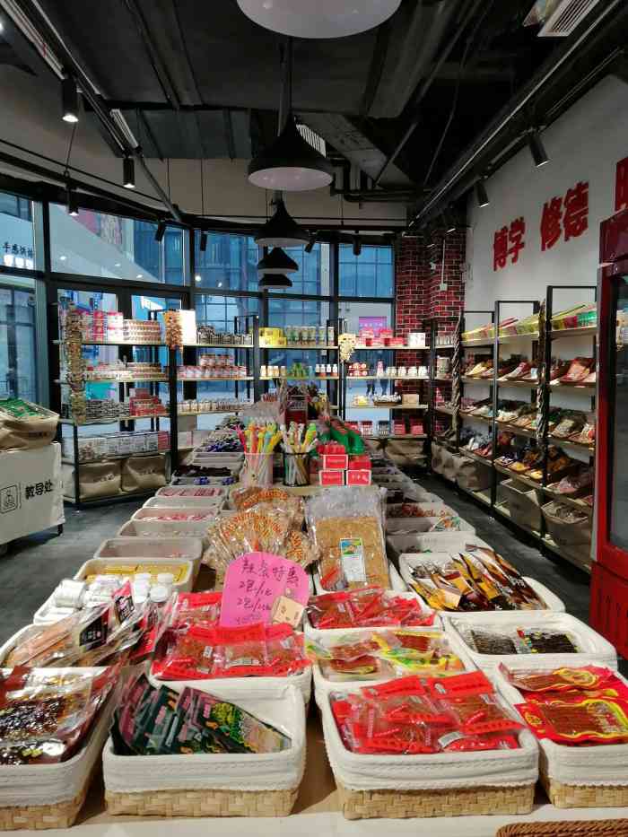 汇中广场-"衡水广场这里,这里吃的东西很多哟,而且很.
