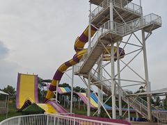 -黄河谷马拉湾海浪浴场