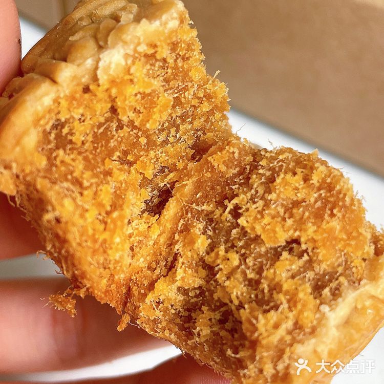 谁能拒绝肉松和咸蛋黄呢！