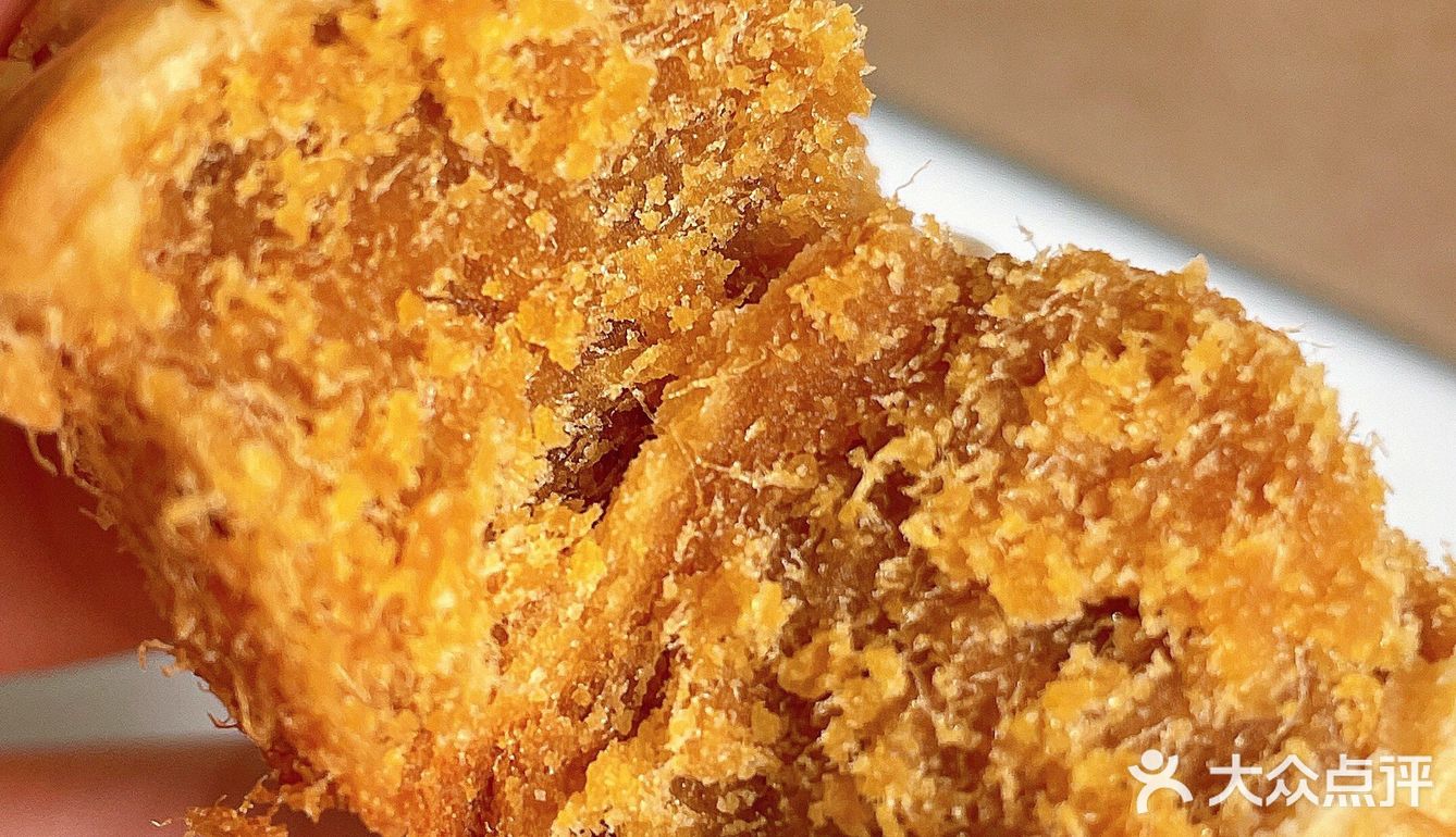 谁能拒绝肉松和咸蛋黄呢！