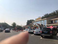 -窦店服务区-停车场