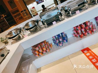 坐飞机就怕赶不上飞机，通常都会早早的就到飞机场