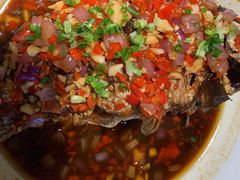 香煎鲫鱼-费大厨辣椒炒肉(万家丽一店)