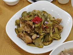 西瓜酸焖鱼头-横岗朋仔餐厅