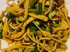 韭菜拌千张-兔槽江湖菜·重庆璧山兔(水围店)