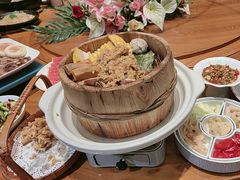-帅巴人舅母子腊蹄民俗村