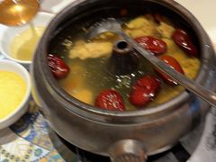 -云海肴·汽锅鸡·云南菜(天山百盛优客店)