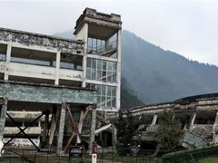 -四川汶川特大地震漩口中学遗址