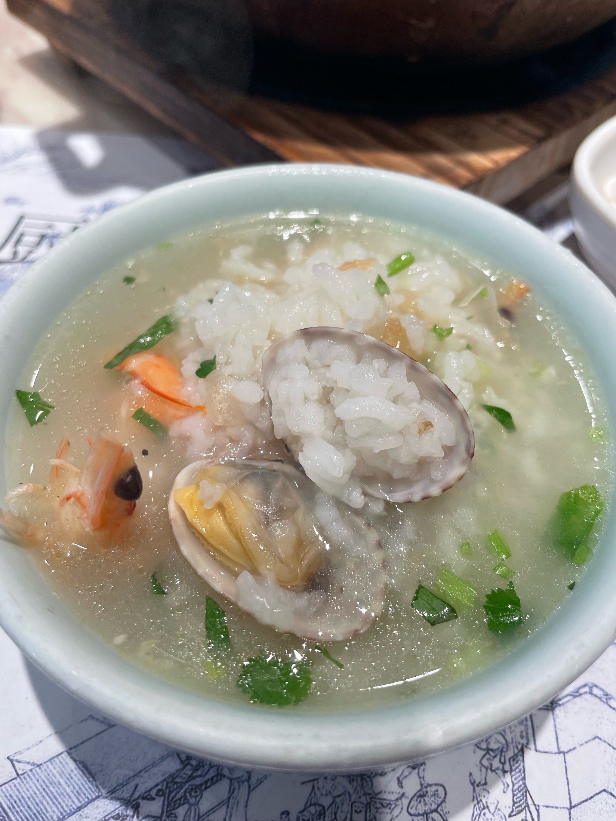 鲜味十足的海鲜砂锅粥