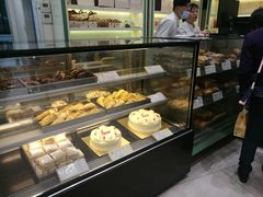 面包甜点陈列柜-上海哈尔滨食品厂(淮海中路店)