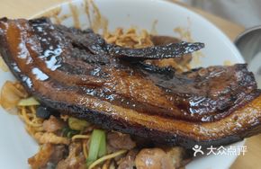 Three Delicacies Fried Noodles with Extra Pork
