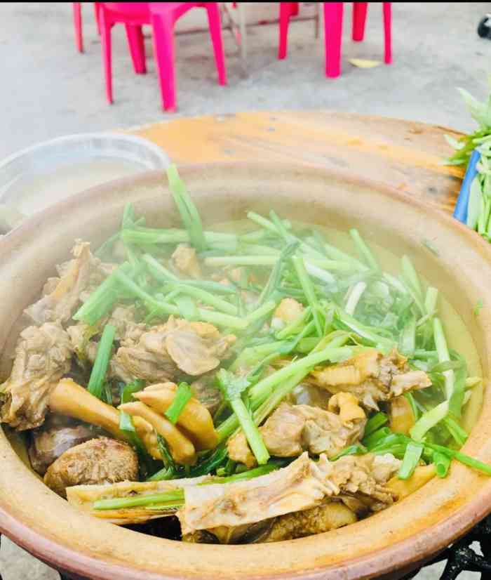 霞姐屯昌枫木香草鸭店-"一个餐厅好不好,本地人多少决定了你去的游.