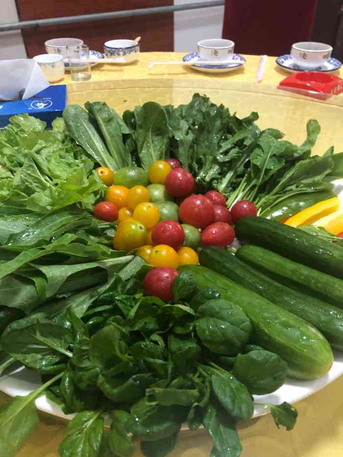 司马庄园餐厅-"一进门就被一大桌子草震住了,新鲜采摘的有.