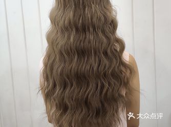 哈喽今天分享丰盈蓬松小卷发 2020最火发型网红泡面