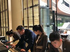 无语的前台-上海衡山路十二号华邑酒店