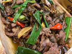 基诺茶叶炒牛肉-基诺山寨.版纳民族特色菜