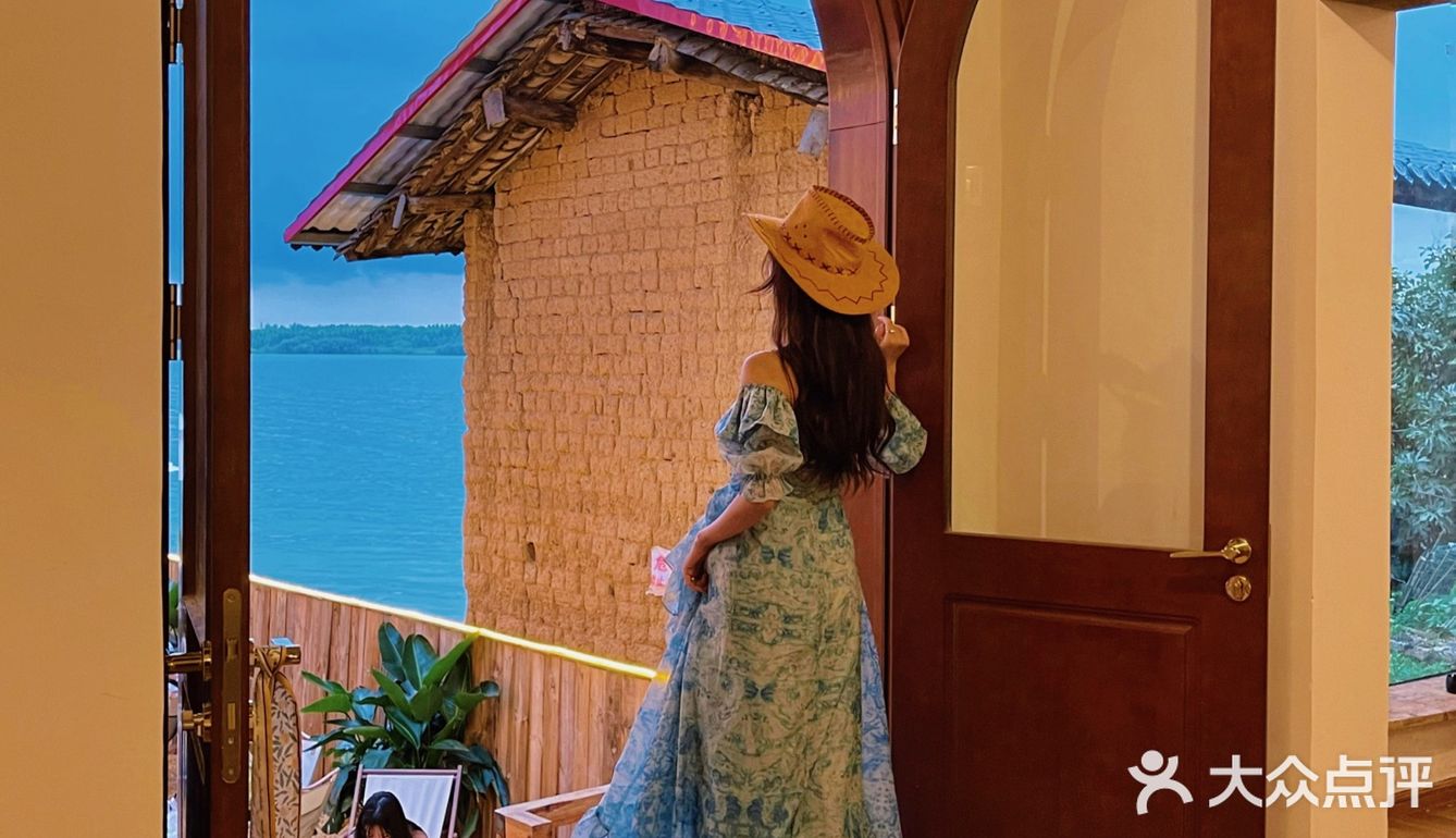 穿过上帝为你打开的窗和门，来看树与海