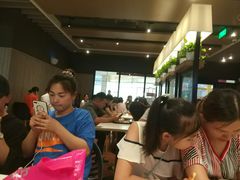 等位区-肯德基(襄阳航空路店)