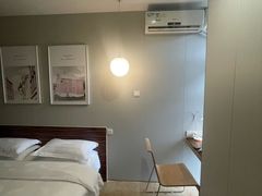 -卡罗酒店(东门晒布地铁站店)