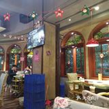 看环境，应该是喝咖啡的地吧，实际上是一个烫火锅的地儿