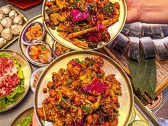 -围炉肉舍•炭烤活鳗•丹东海鲜烤肉(步行街店)