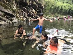 -安吉龙王山峡谷漂流