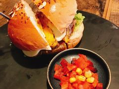 经典芝士汉堡-HIGH FIVE哈福手工汉堡(桂林路店)