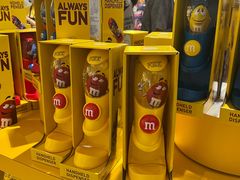 -m豆巧克力世界(上海世茂广场店)