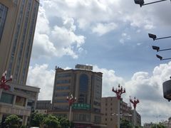 大老远就看到的招牌-牙易美口腔连锁(圣堂店)