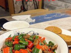 纳西小炒牦牛肉-滇越乘象云南餐厅(豆各庄店)