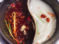鸳鸯锅-钢管厂歆瑞源油卤串串香(春熙路太古里店)