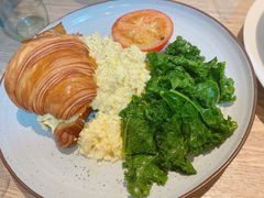 班尼迪克蛋羽衣甘蓝蘑菇吐司-Maxpoint Kitchen 西餐咖啡(乐峰广场店)