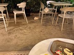 -彳亍咖啡·这里(水湾路店)