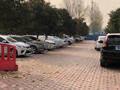 -河南省体育中心-南门停车场